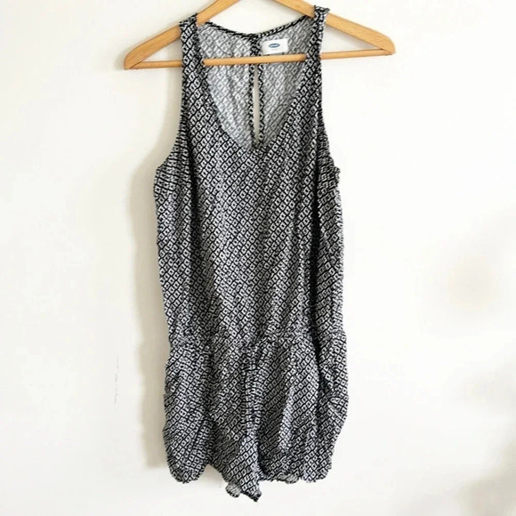 Old Navy Pants - Old navy black/white print sleeveless shorts romper size large